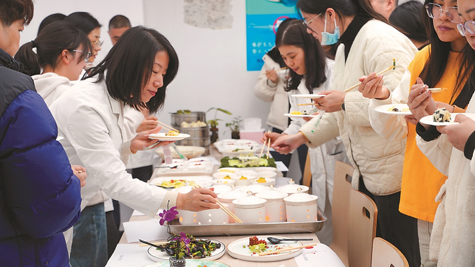 南京鼓楼医院后勤比武，食堂菜品“内测”。