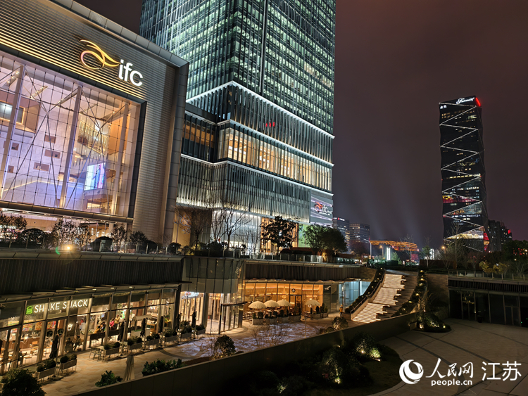 征名中的地下广场。人民网记者 马晓波摄