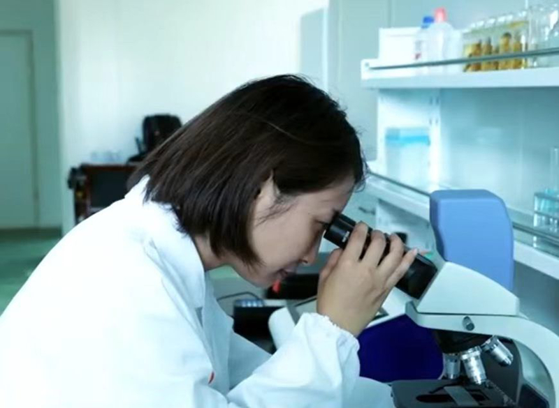 邢秀梅在实验室里。受访者供图