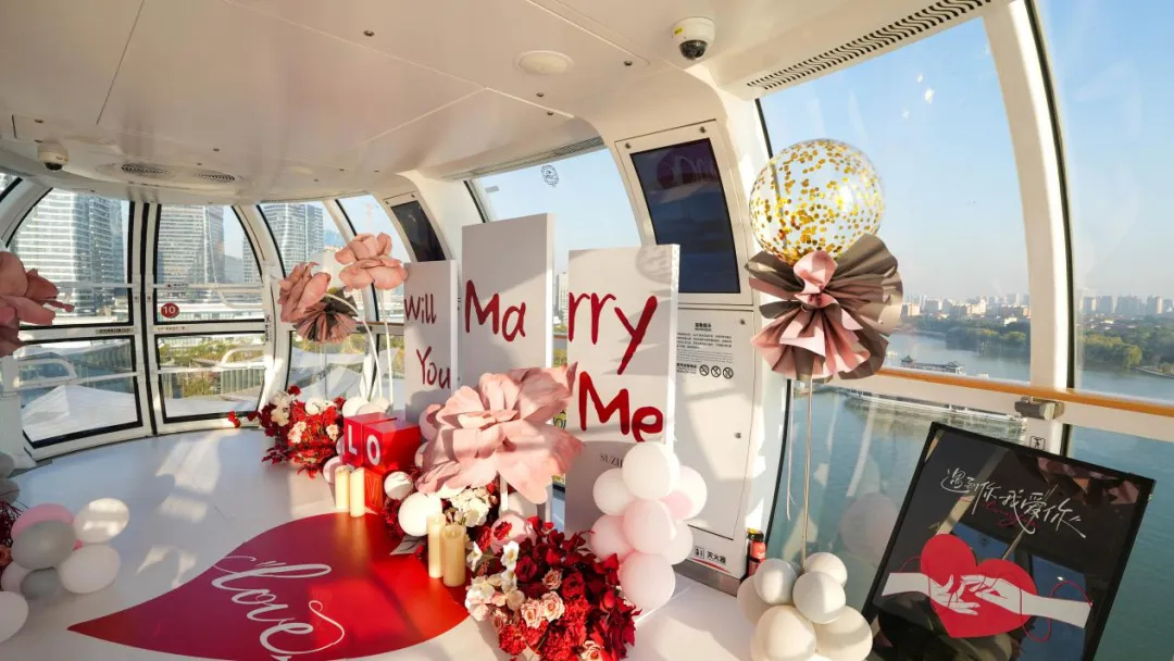 “苏州之眼”摩天轮创新推出太空舱求婚定制服务。苏州工业园区供图