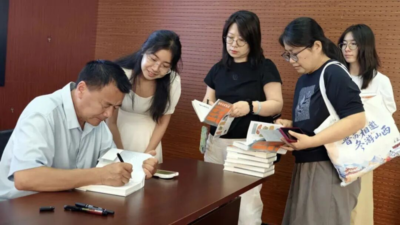 “外卖诗人”王计兵做客“世界文都 阅见鼓楼”活动。受访者供图